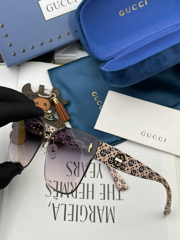 GUCCI Sunglasses G5220